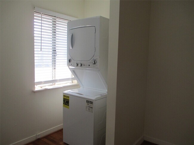 Building Photo - 3607 Murworth Dr