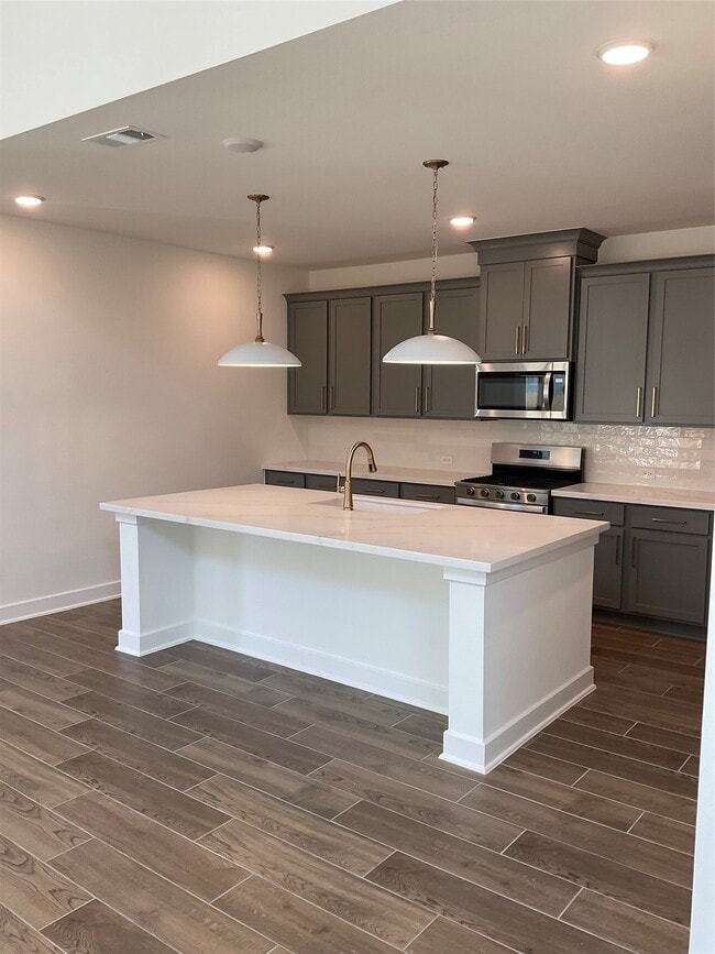 Building Photo - 7311 Blue Gentiana Ln