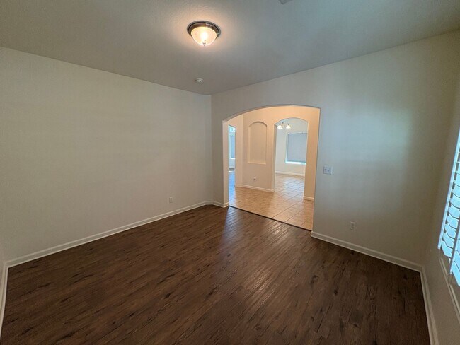 Building Photo - Immaculate NW Visalia home for rent!