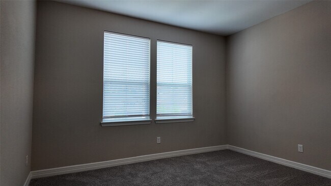 Building Photo - 360 Mallorn Ln