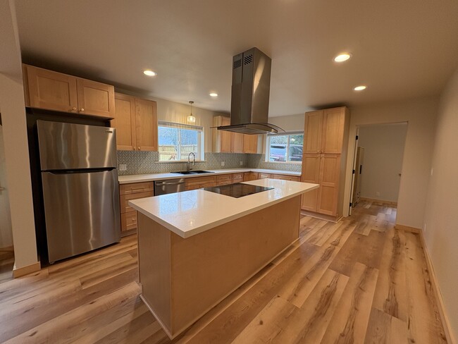 Building Photo - 1070 E McReavy Rd