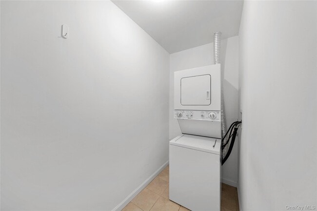 Building Photo - 402 Jericho Tpke