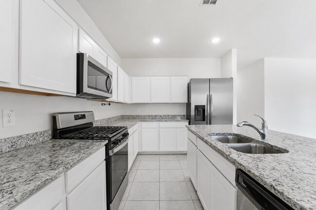 Building Photo - Modern Litchfield Park Home | 4 Bed, RV Gate + Open Kitchen