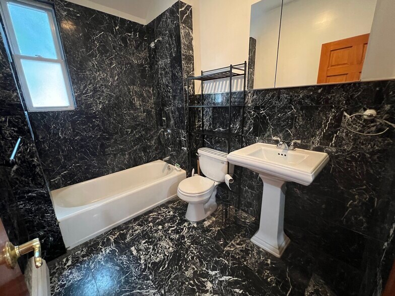 Building Photo - 44 Tuttle St