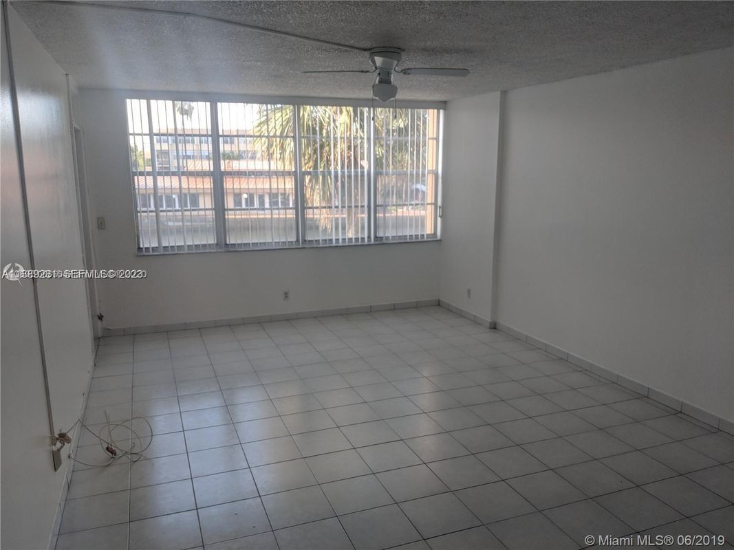 Building Photo - 2741 Taft St