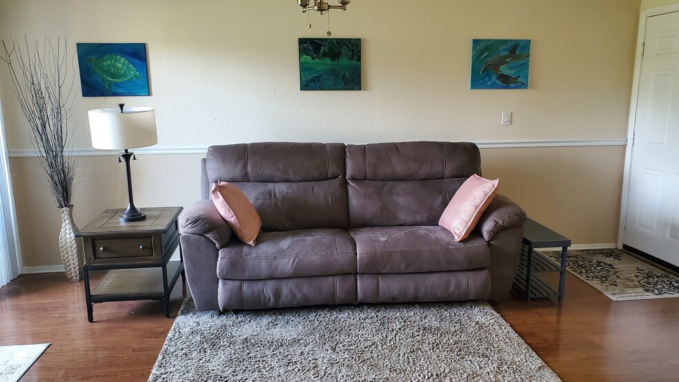 Reclining sofa facing TV - 115 112th Ave NE