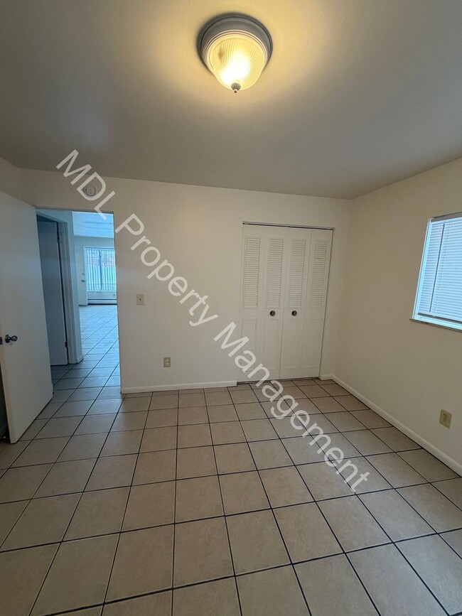 Building Photo - 2129 Weiss St