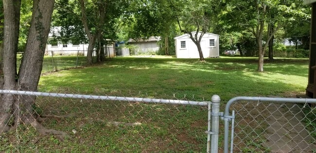 Building Photo - 1620 Riverside Dr