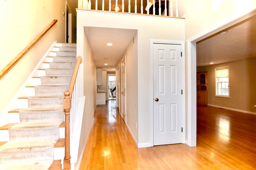 Building Photo - 172 Edgehill Rd