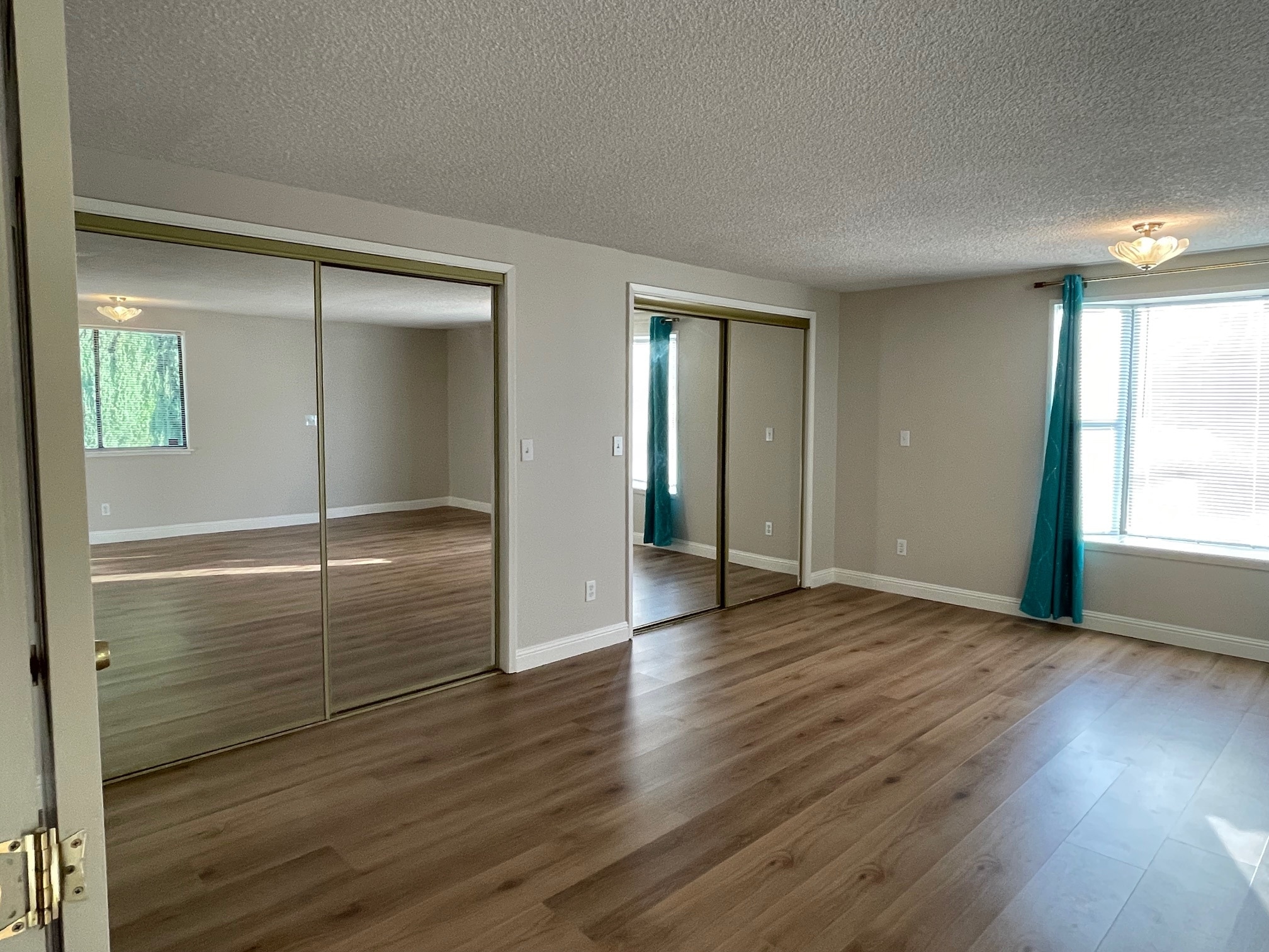 Building Photo - 10210 Sterling Blvd