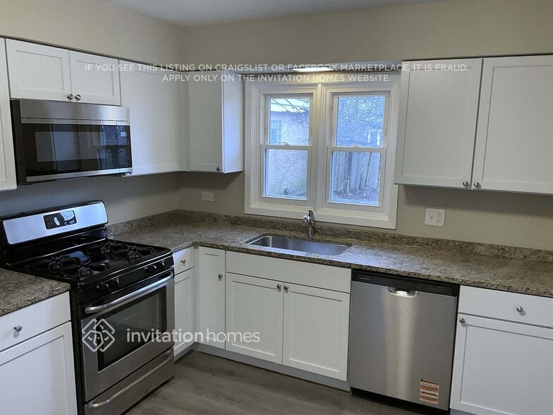 Building Photo - 624 S Pierce Ave