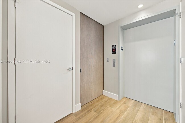 Building Photo - 1010 Brickell Ave