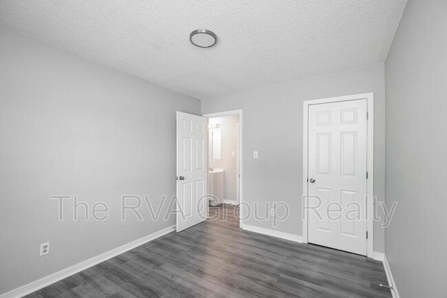 Building Photo - 3807 Woodlawn St