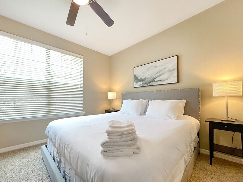 Building Photo - 25150 Lovegrass Dr
