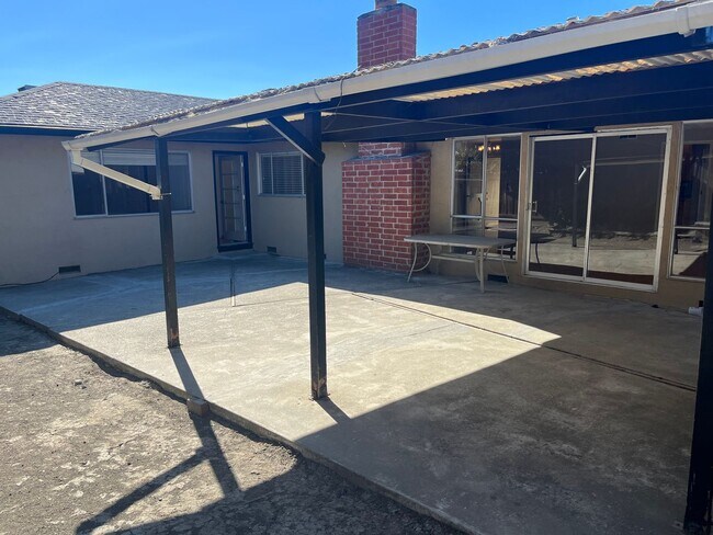 Building Photo - 4 Bedroom Ranch Style Home in Quiet El Sobrante Neighborhood