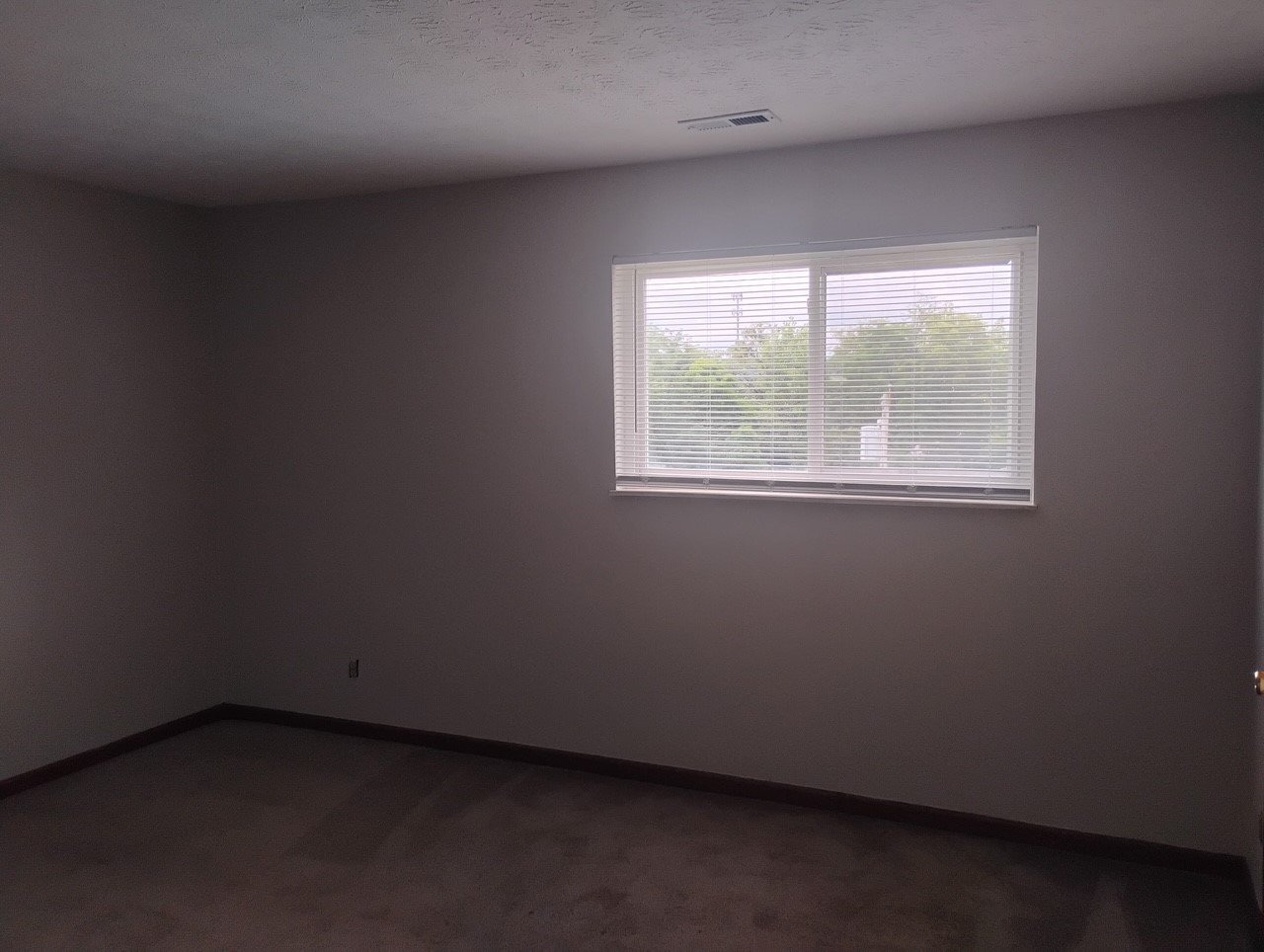 Building Photo - 1000 Valley View Ln