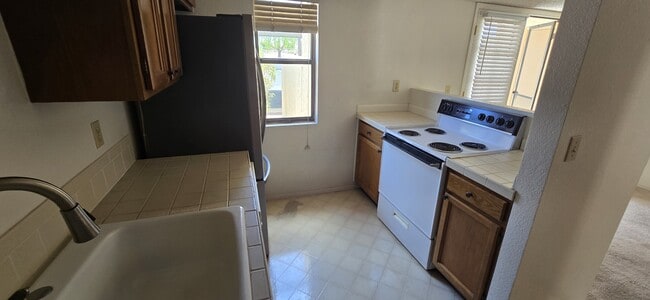 Building Photo - 5518 E Lindstrom Ln