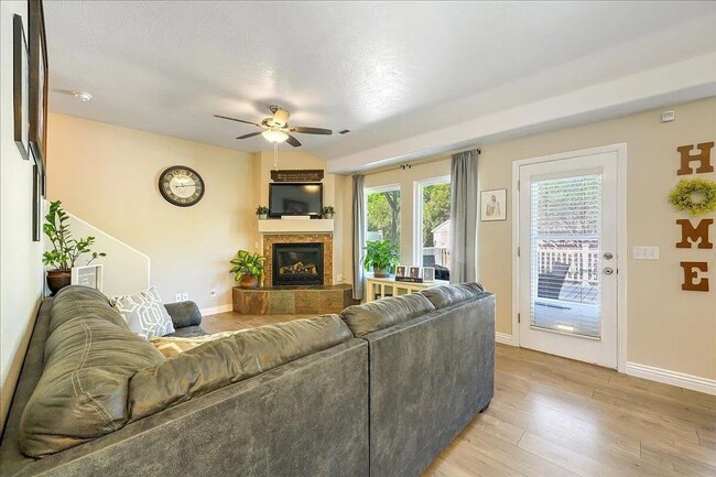 Building Photo - Expansive 5 Bedroom Home in St. George!