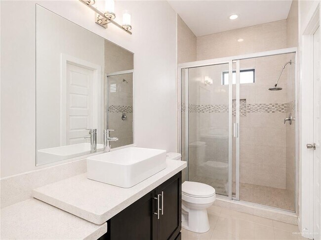 Building Photo - 13 White Oak Dr