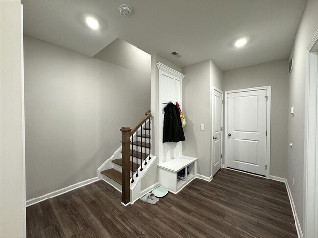 Building Photo - 3311 Park Pointe Cir