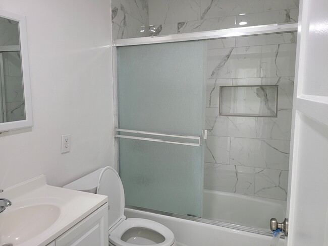 Main Bathroom - 5123 W 130th St