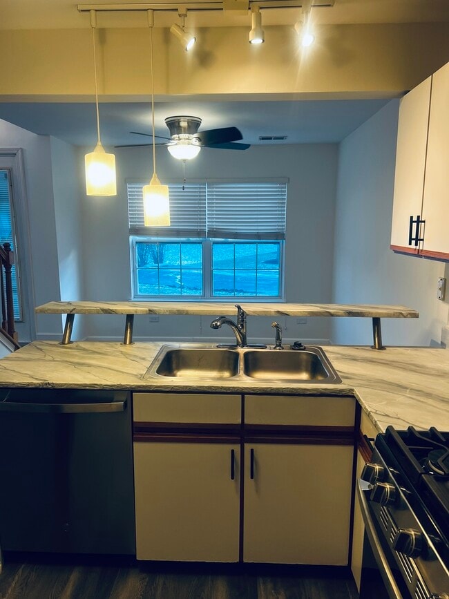 Building Photo - 640 Beaver Ct