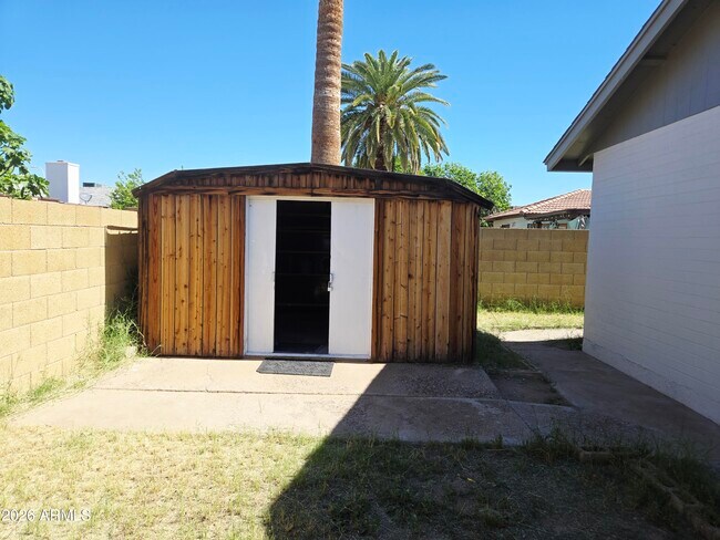 Building Photo - 5132 W Las Palmaritas Dr
