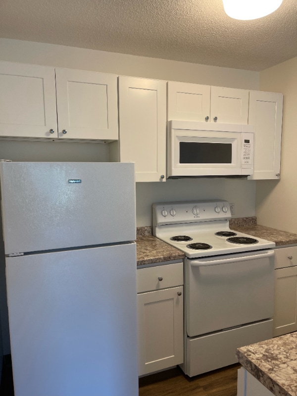 Building Photo - 498 Marlboro Rd