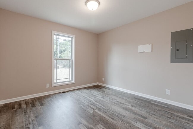 Building Photo - 413 Hietts Ln