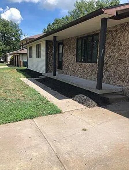 Building Photo - 123 E Osage St