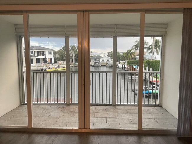 Building Photo - 698 NE Spanish River Blvd