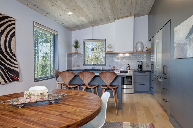 Building Photo - 15 Lakewood Dr