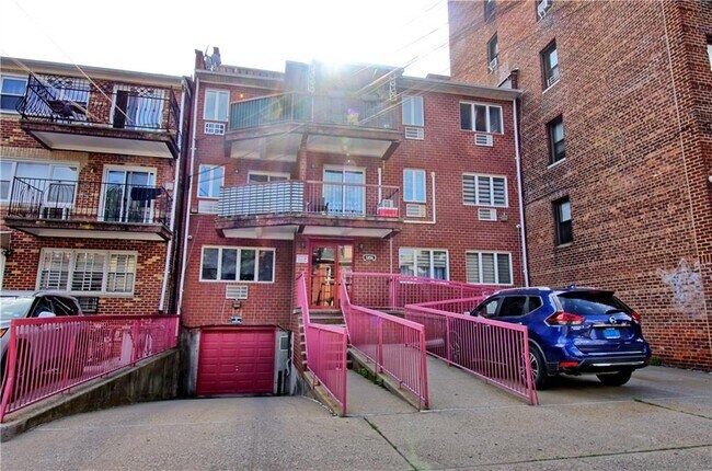 Building Photo - 1856 E 13th St