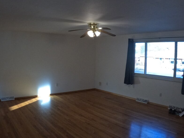 Living Room - 1127 Frontier Dr