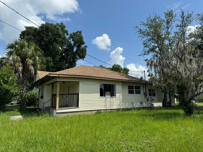 Primary Photo - 3BR/2BA Zephyrhills Home with 2 Sheds, Lar...