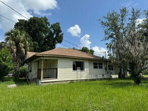 Building Photo - 3BR/2BA Zephyrhills Home with 2 Sheds, Lar...