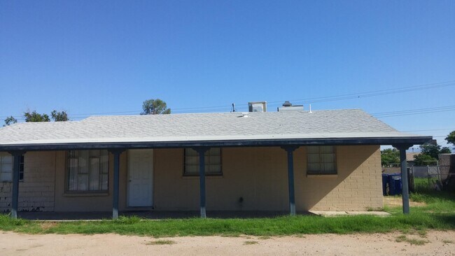Primary Photo - 718 W Hatfield St