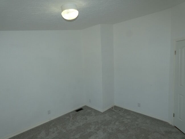 Building Photo - APPLICATION PENDING **Country Living**
