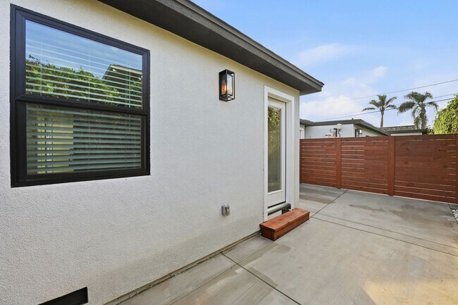 Building Photo - 2735 Broadway-1