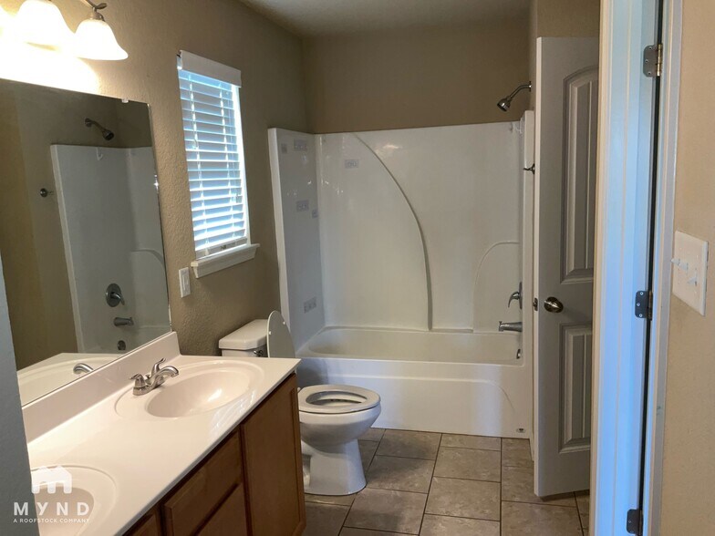 Building Photo - 156 Harvick Cir