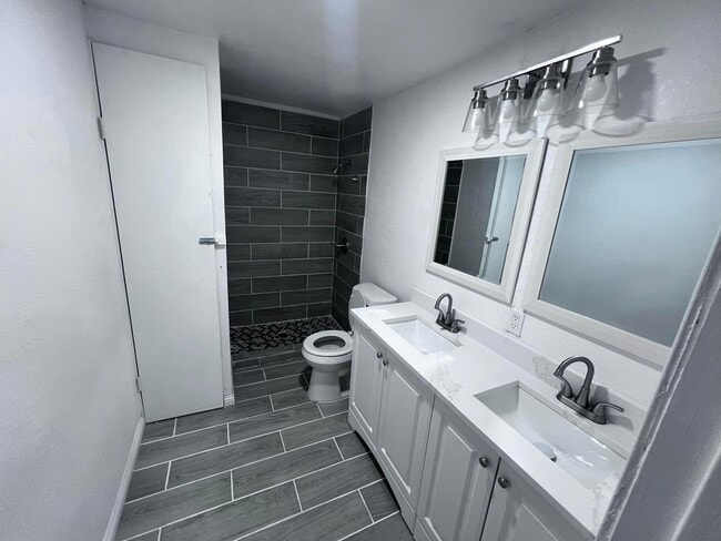 Building Photo - 1010 Monticlair