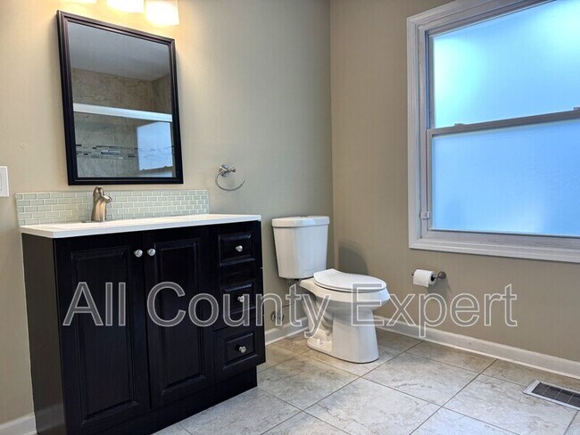 Building Photo - 916 Zion Cir