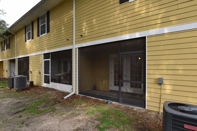Building Photo - 2951 SW 35th Pl