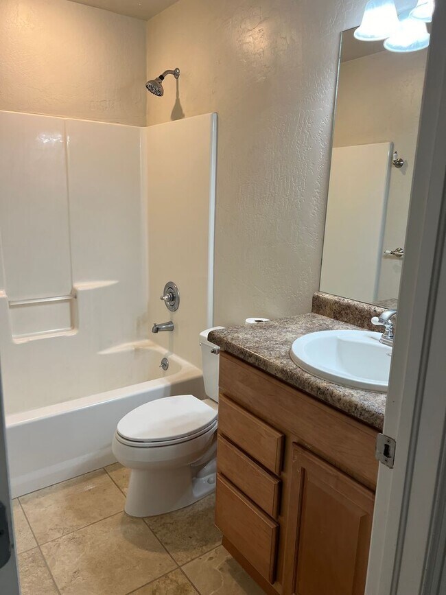 Building Photo - Three Bedroom Two Bath In Park East Subdivision