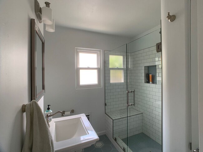 Building Photo - **Live the Ocean Beach Dream