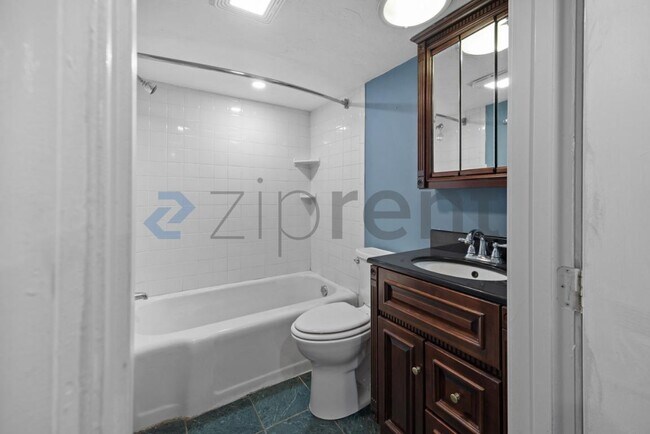 Building Photo - Unit 3F