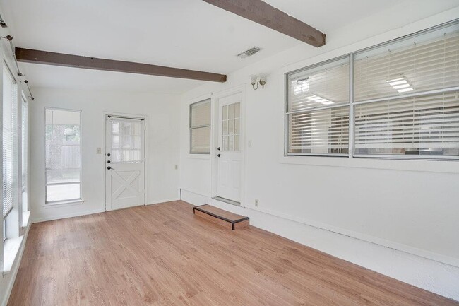 Building Photo - 4601 Gray Fox Dr