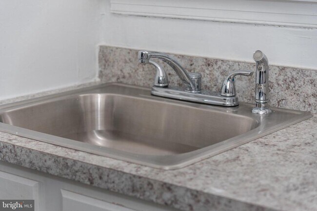 Building Photo - 7607 Eastern Ave NW