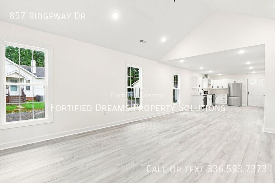 Building Photo - 857 Ridgeway Dr