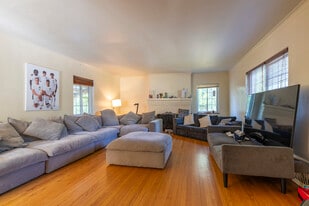 Interior Photo - 1532 Packard St